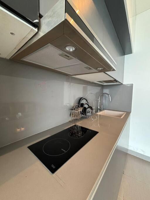 Countryside Luxury Suites - Supernova Noida نيودلهي المظهر الخارجي الصورة