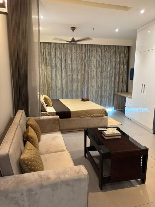 Countryside Luxury Suites - Supernova Noida نيودلهي المظهر الخارجي الصورة