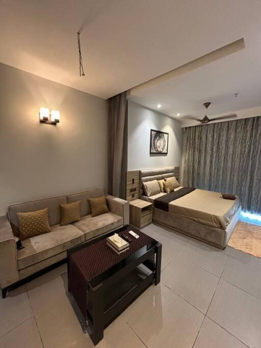 Countryside Luxury Suites - Supernova Noida نيودلهي المظهر الخارجي الصورة