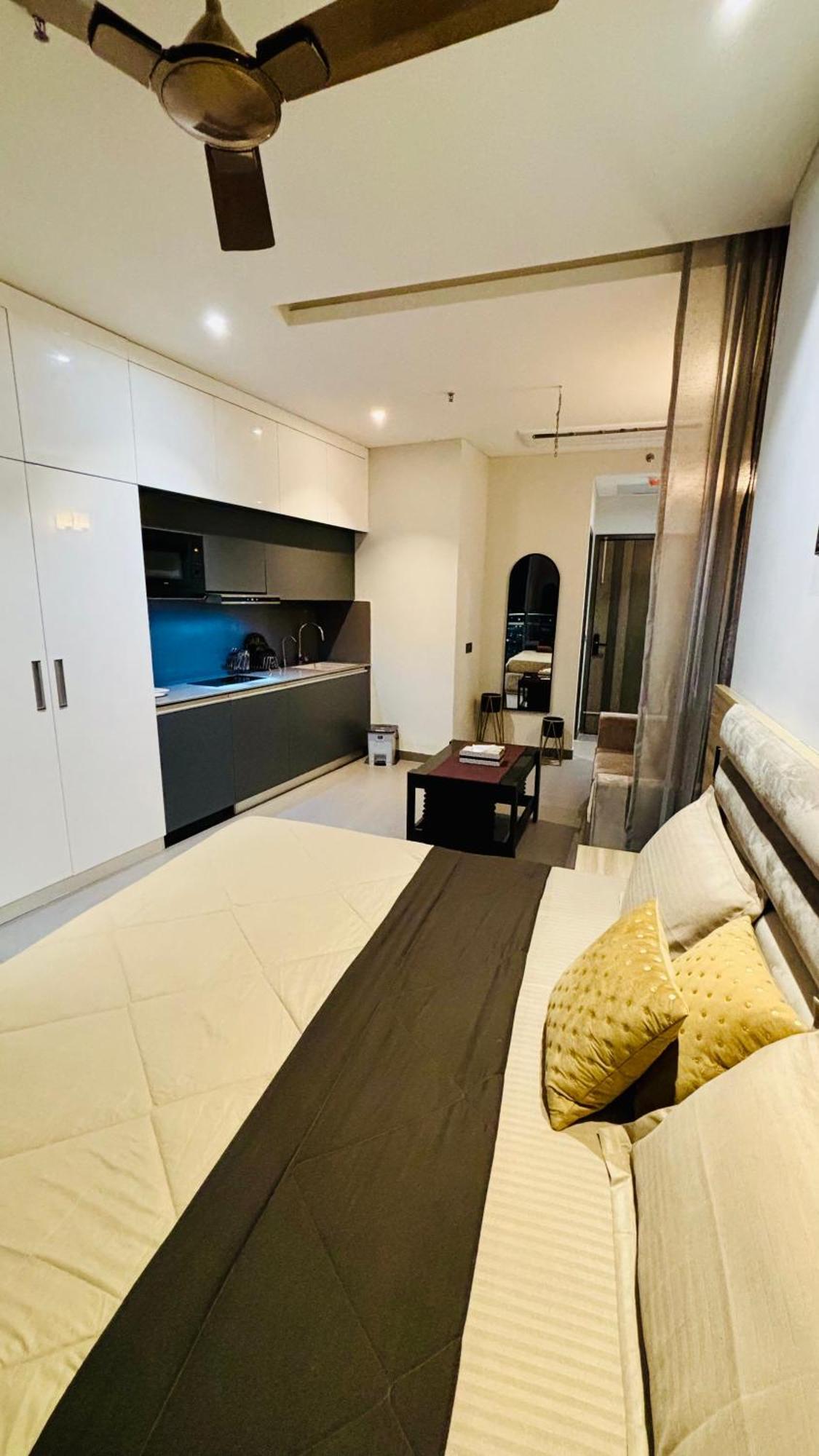 Countryside Luxury Suites - Supernova Noida نيودلهي المظهر الخارجي الصورة
